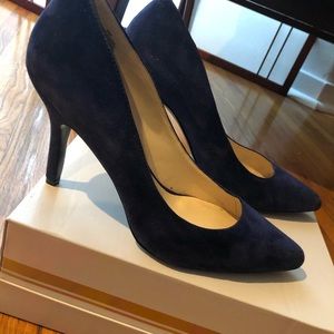 Suede Nine West pumps